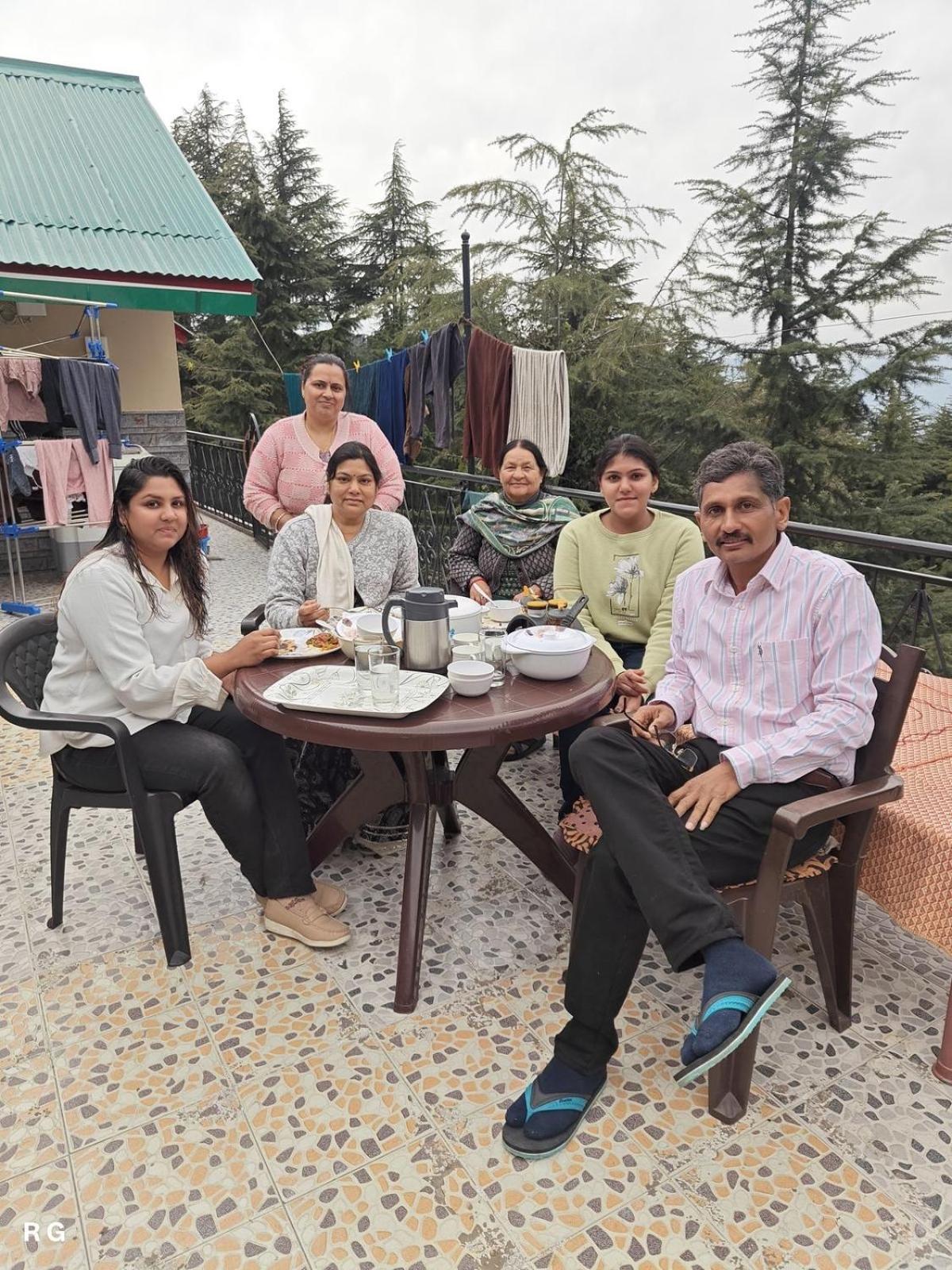 Aditya Homestay Dalhousie Eksteriør bilde